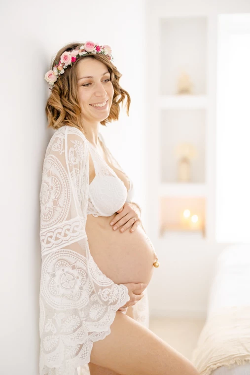 sourire cheveux longs bonheur beige rose